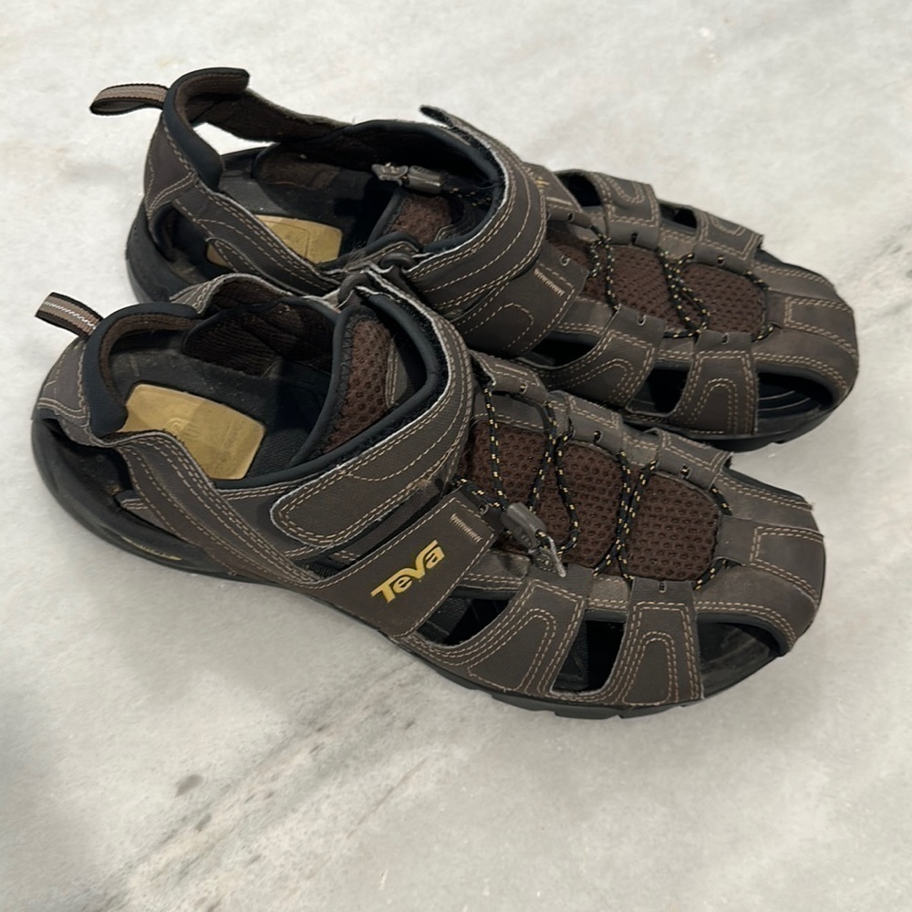 Teva Mens Forebay brown sandals 12